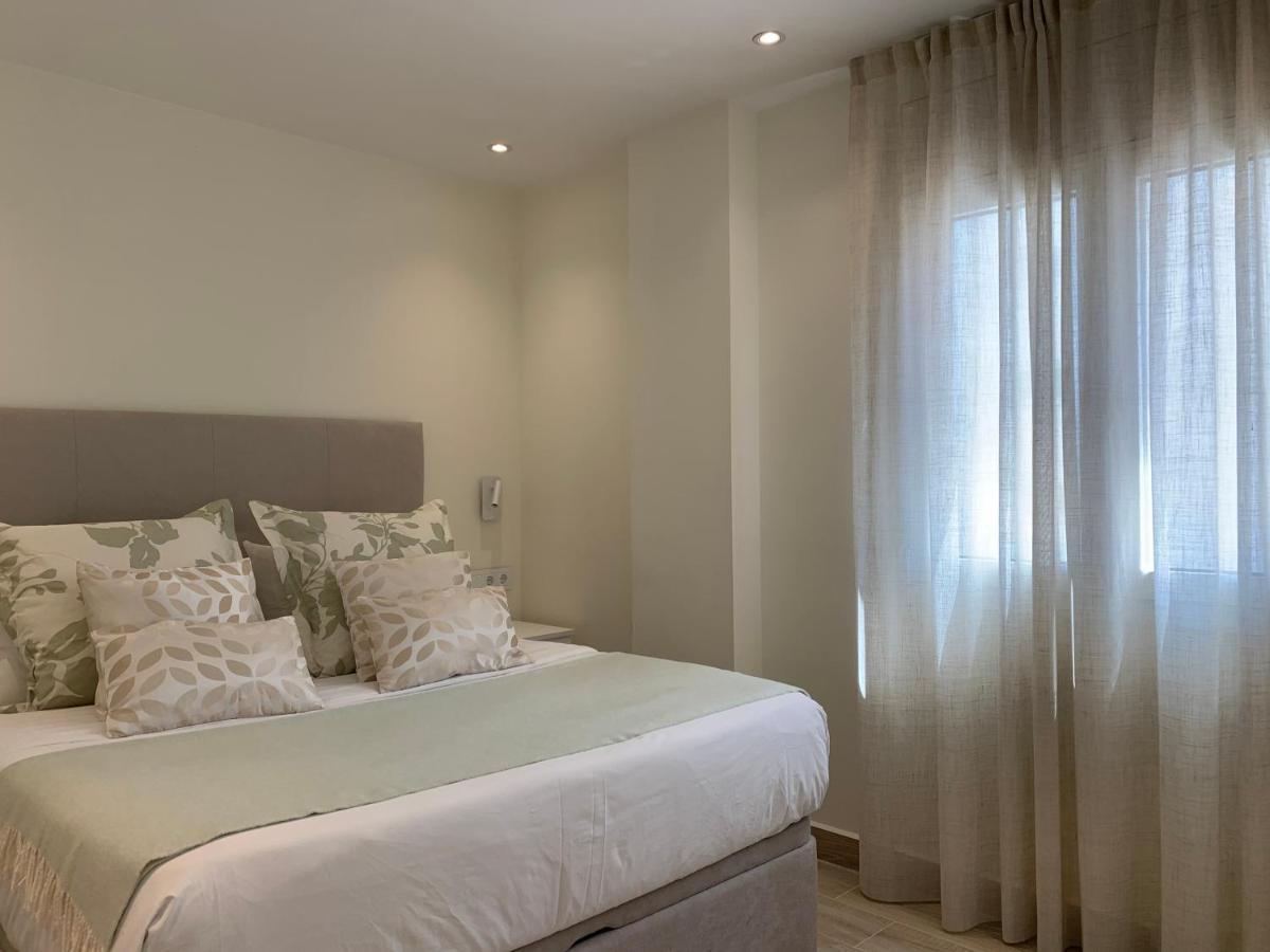 Sitges Spaces Oasis Suites- 4 Bedroom, 4 Ensuite Bathrooms, Terrace, Pool, Sitges Centre Екстер'єр фото